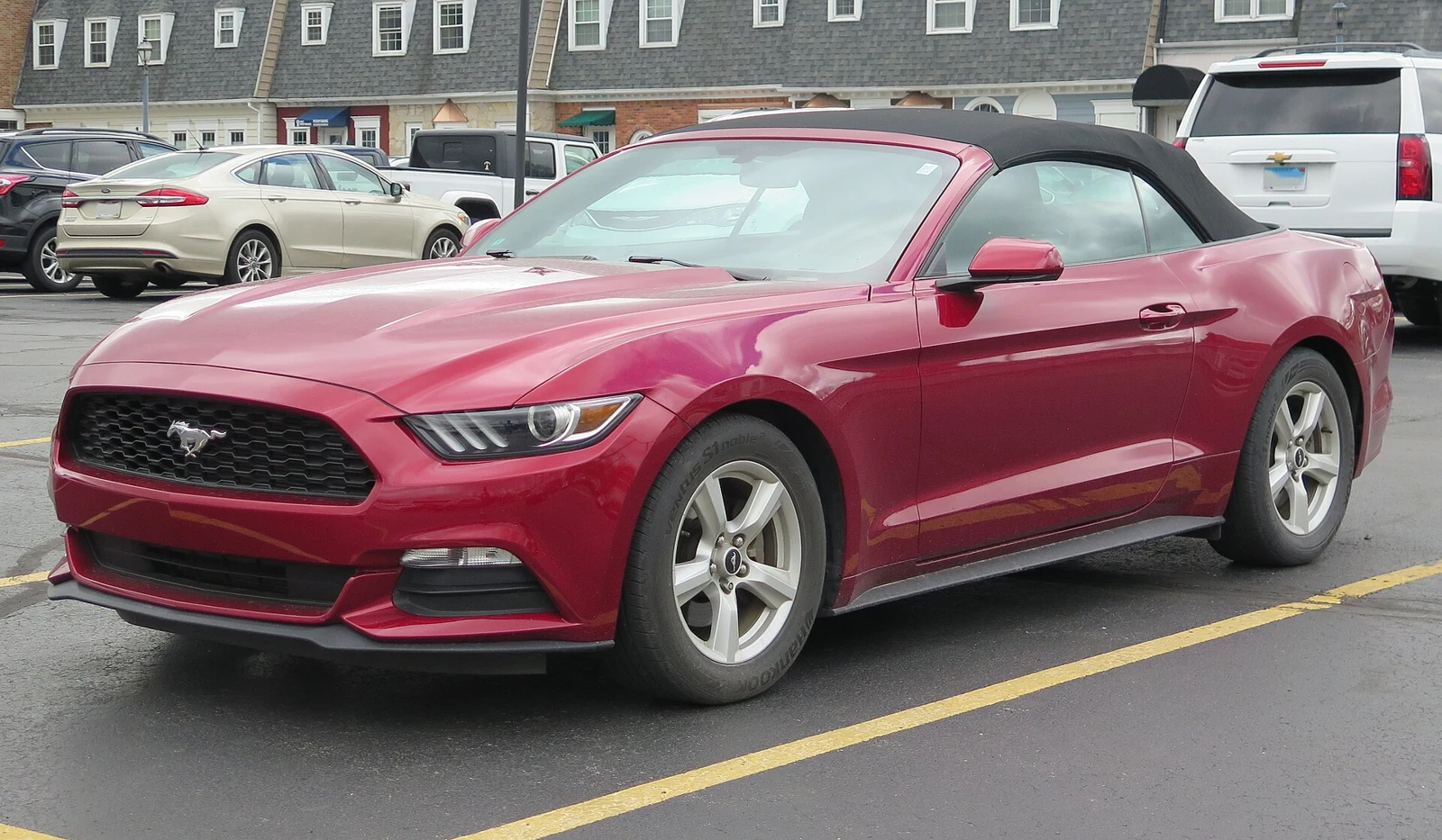 Ford Mustang Convertible — фотография модели