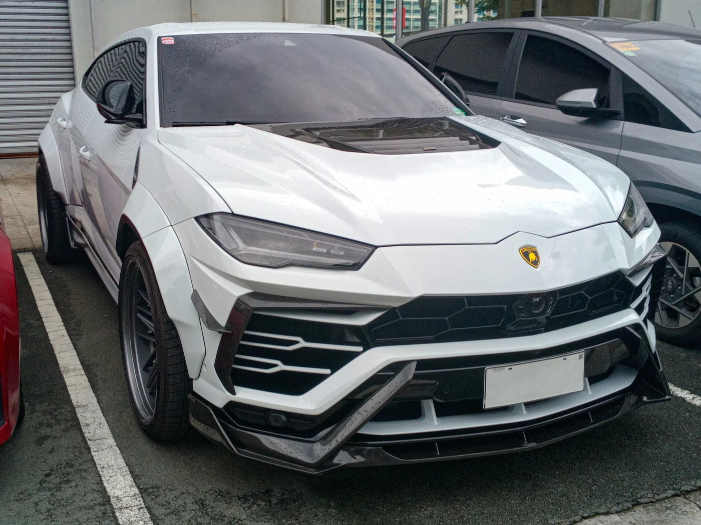 Lamborghini Urus — фотография модели