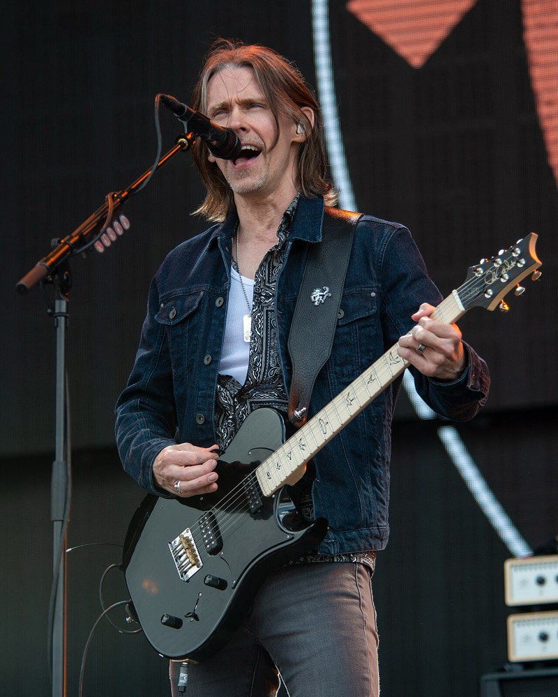 Slash Feat. Myles Kennedy And The Conspirators the river is rising