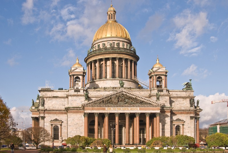 По главным местам Петербурга